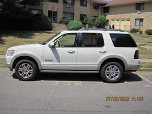 White 2008 Ford Explorer