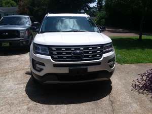 2017 Ford Explorer with White Exterior