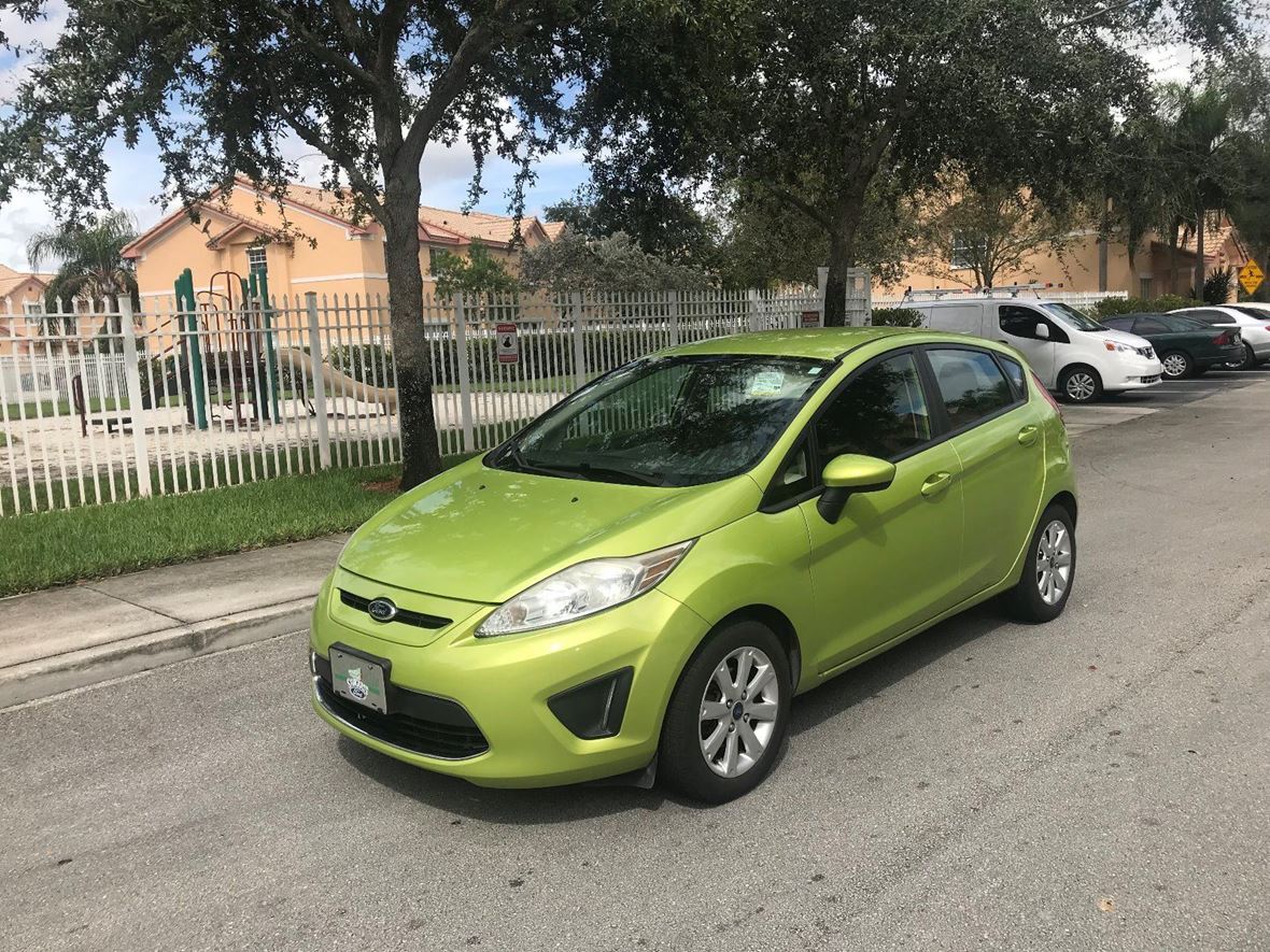 2012 Ford Fiesta SE for sale by owner in Miami