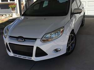 2014 Ford Focus se with White Exterior