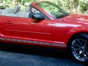Red 2005 Ford Mustang