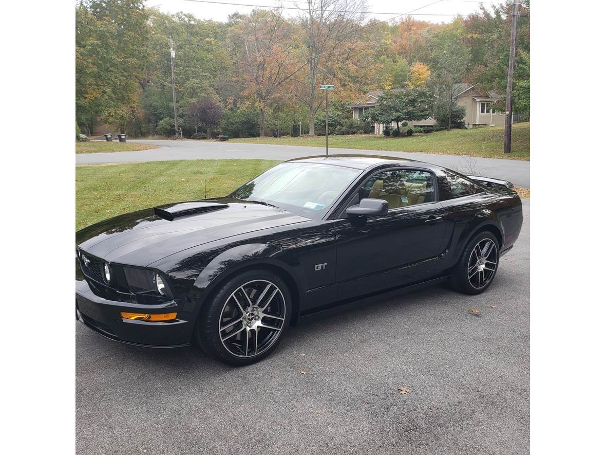 2007 Ford Mustang for sale by owner in Islip Terrace