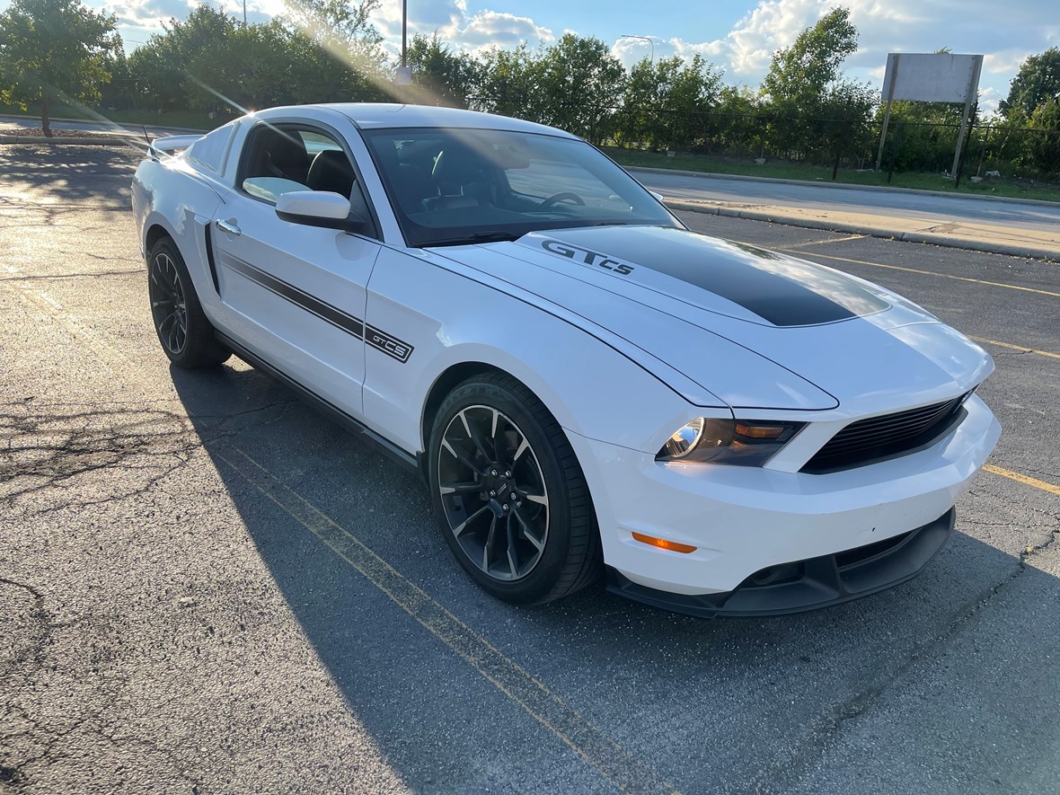 2012 Ford Mustang for sale by owner in Chicago Heights