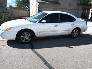 White 2001 Ford Taurus