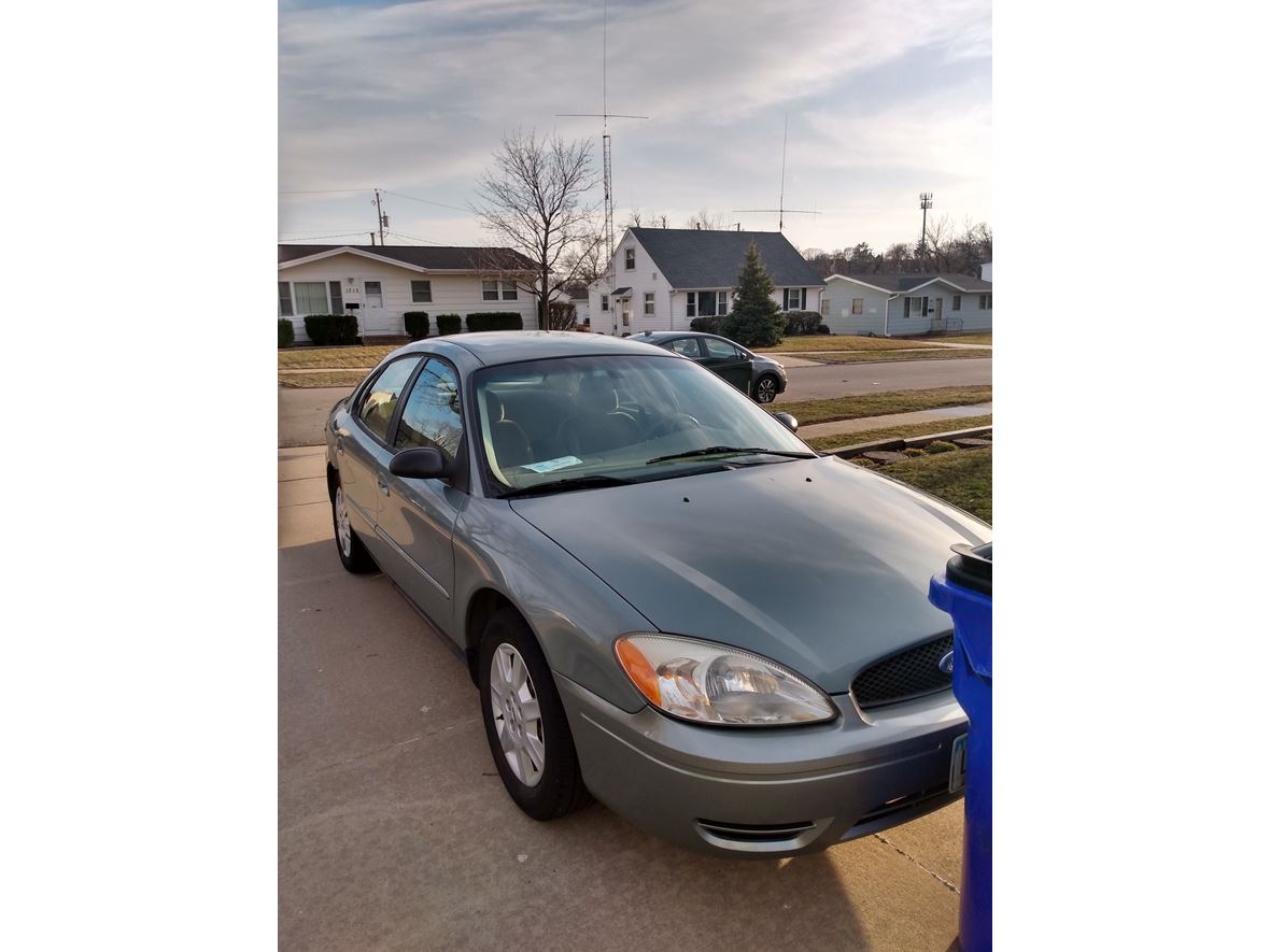 2007 Ford Taurus for sale by owner in Cedar Rapids