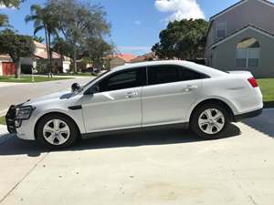 White 2016 Ford Taurus