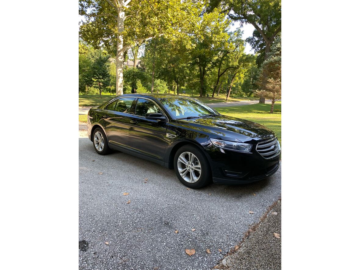 2018 Ford Taurus SEL for sale by owner in Prairie Village