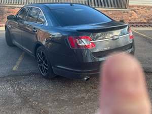Green 2010 Ford Taurus sho
