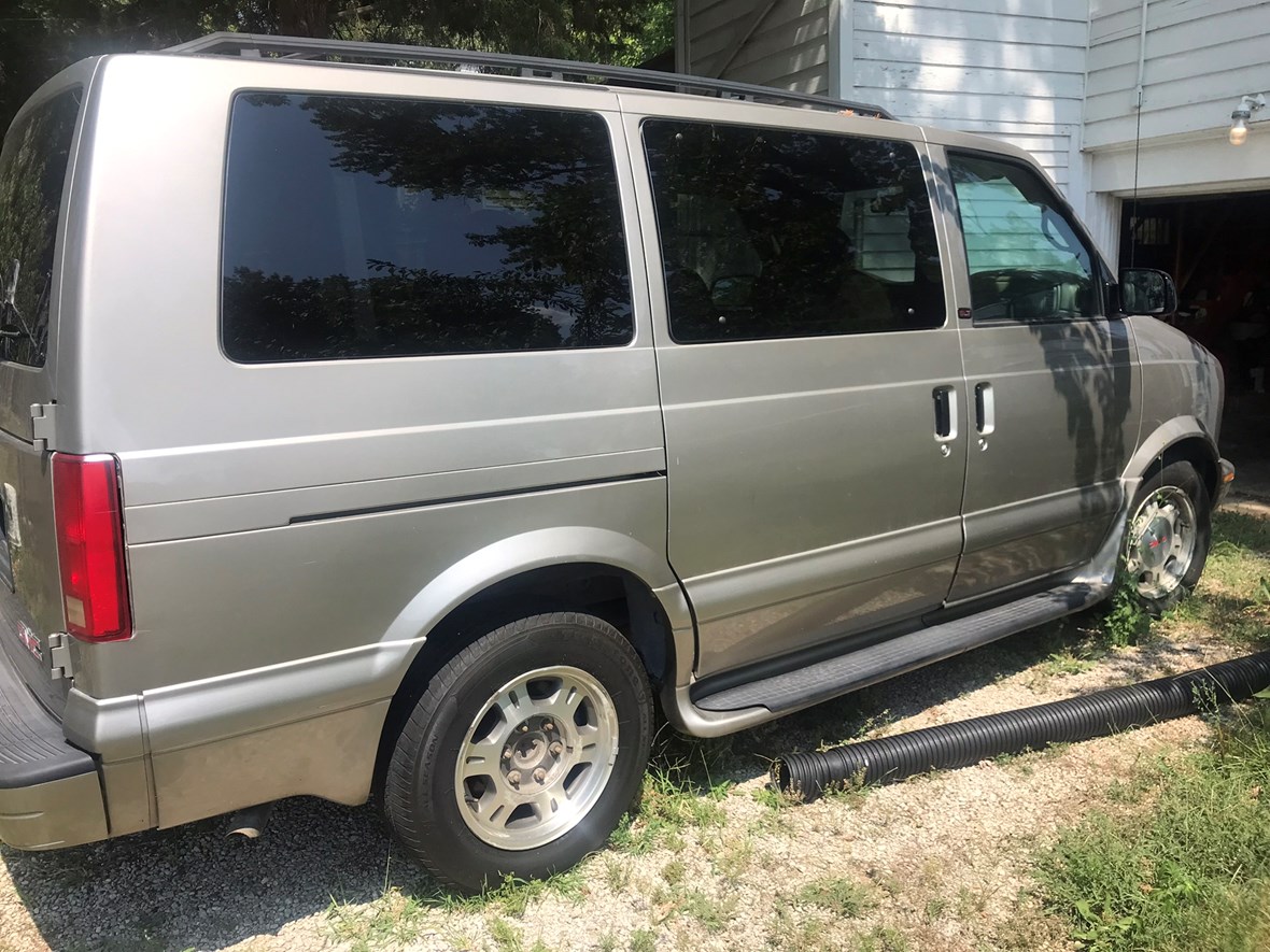 2005 GMC Safari for sale by owner in Kansas City