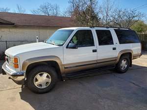 White 1999 GMC Suburban