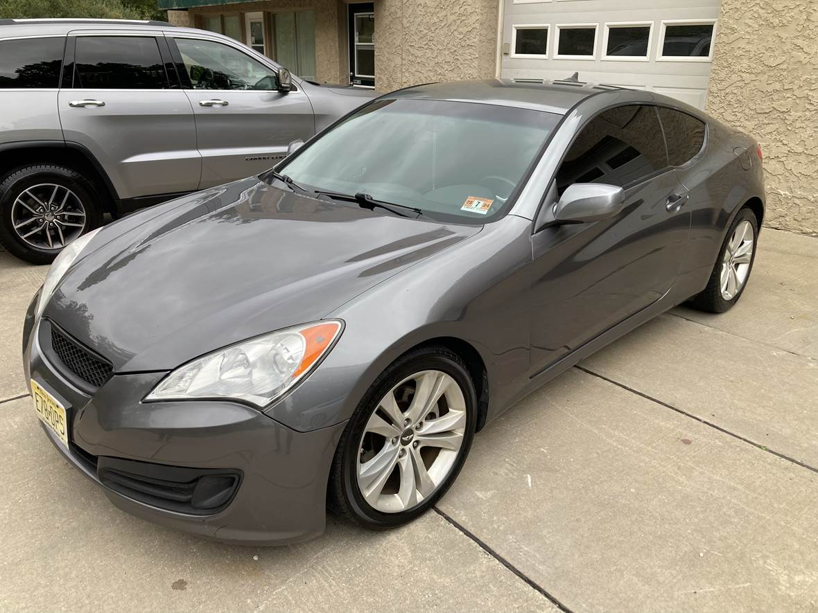 2010 Hyundai Genesis Coupe for sale by owner in Pittstown