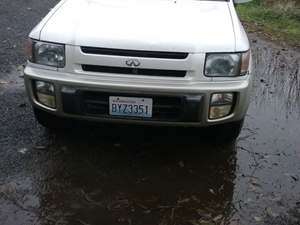 White 1998 Infiniti QX4