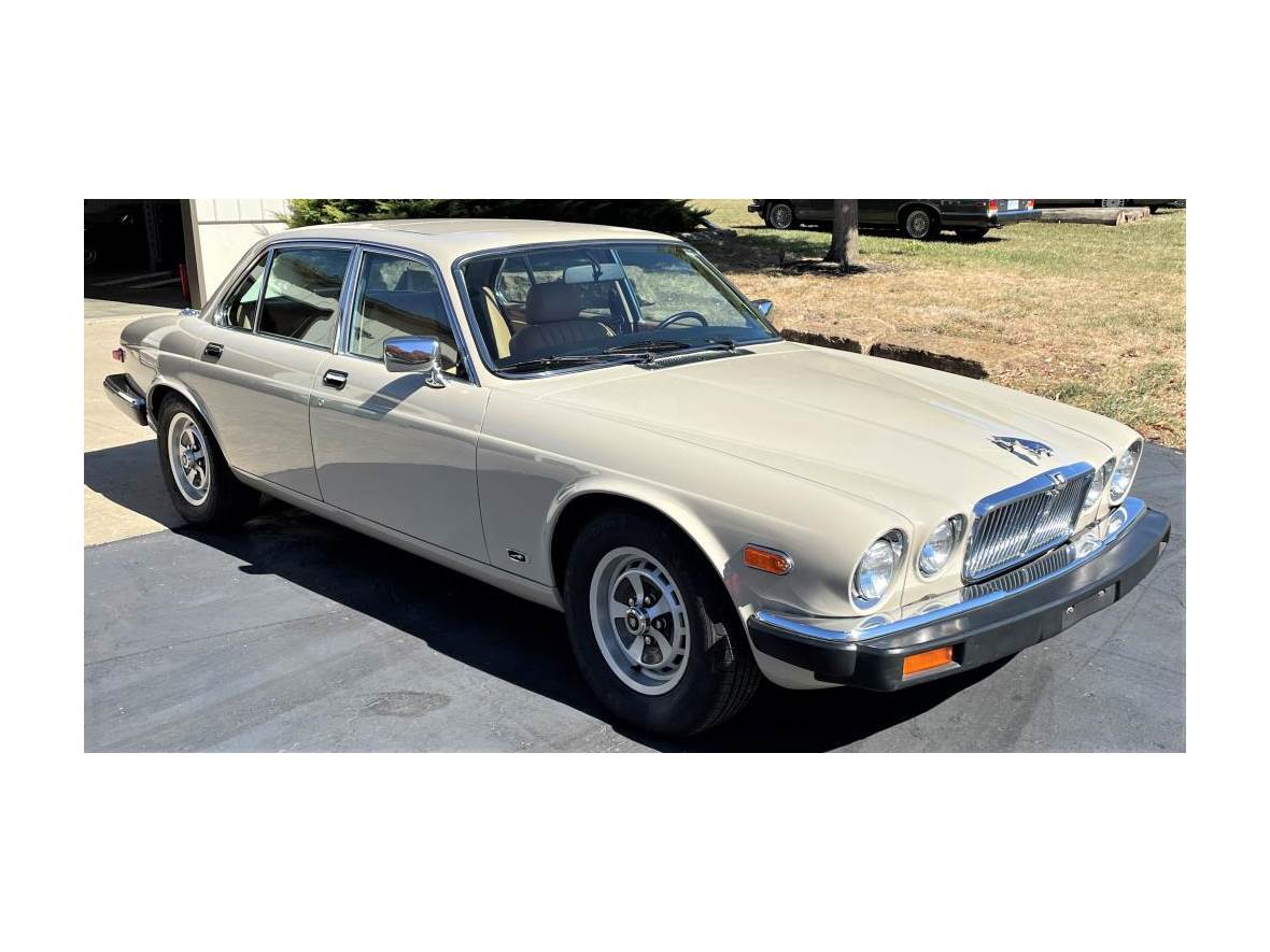 1986 Jaguar XJ6 for sale by owner in Lenexa