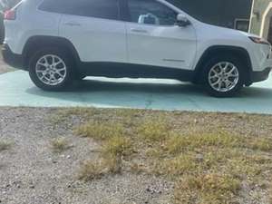 White 2015 Jeep Cherokee 