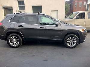 Gray 2019 Jeep Cherokee