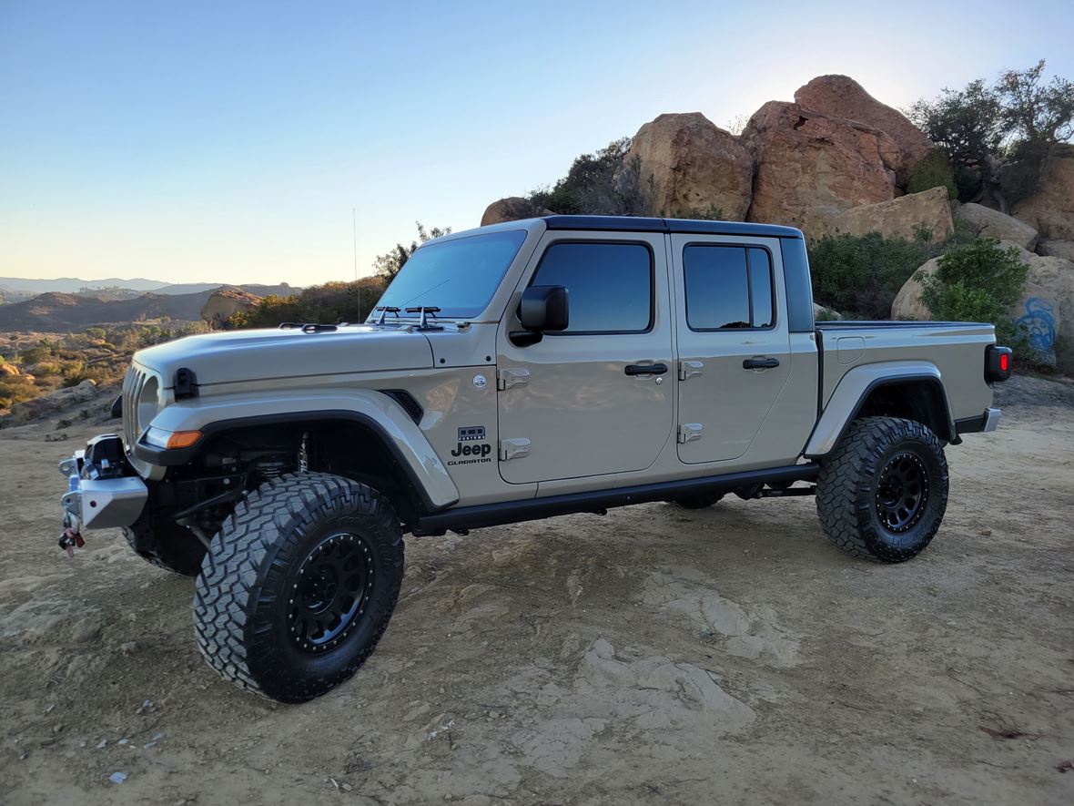 2020 Jeep Gladiator for sale by owner in Canoga Park