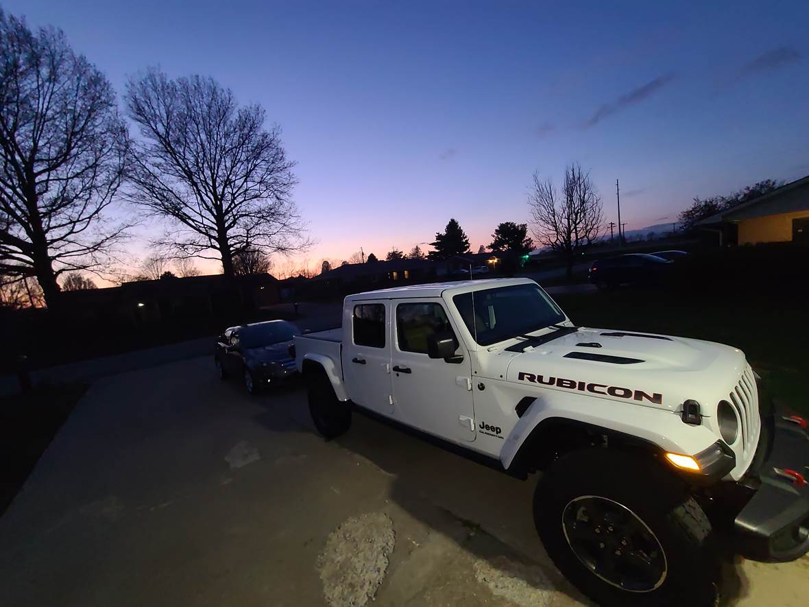 2021 Jeep Gladiator for sale by owner in Versailles
