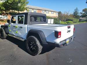 White 2022 Jeep Gladiator