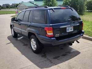 Blue 2004 Jeep Grand Cherokee