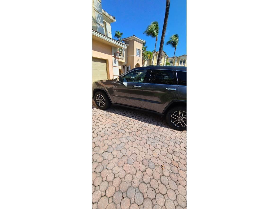 2019 Jeep Grand Cherokee Limited for sale by owner in Miami