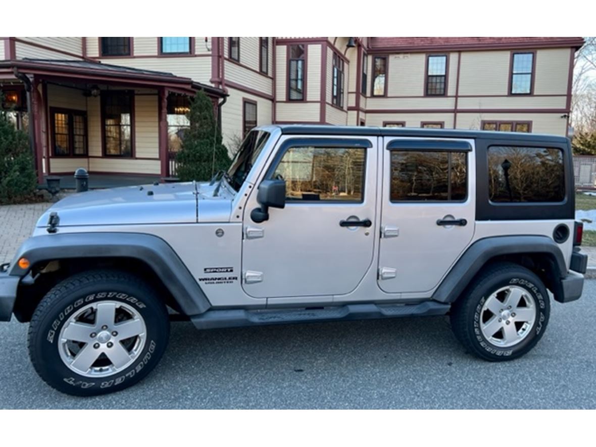 2011 Jeep Wrangler Unlimited for sale by owner in East Falmouth