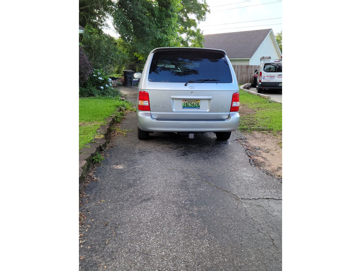 2005 Kia Sedona for sale by owner in Mobile