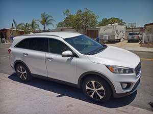 White 2017 Kia Sorento