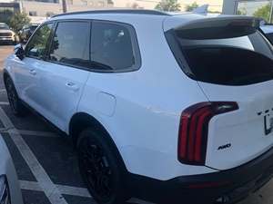 White 2022 Kia Telluride