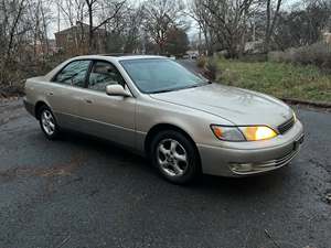 1999 Lexus ES 300 with Gold Exterior