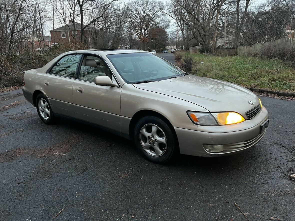 1999 Lexus ES 300 for sale by owner in Pawtucket