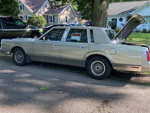 Gray 1987 Lincoln Town Car