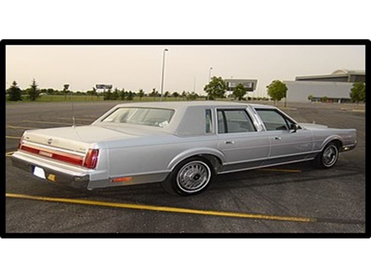 1988 Lincoln Town Car for sale by owner in Aberdeen