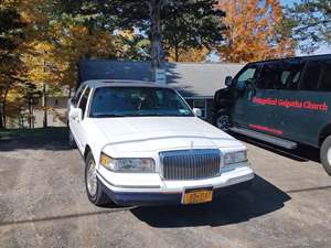 White 1996 Lincoln Town Car