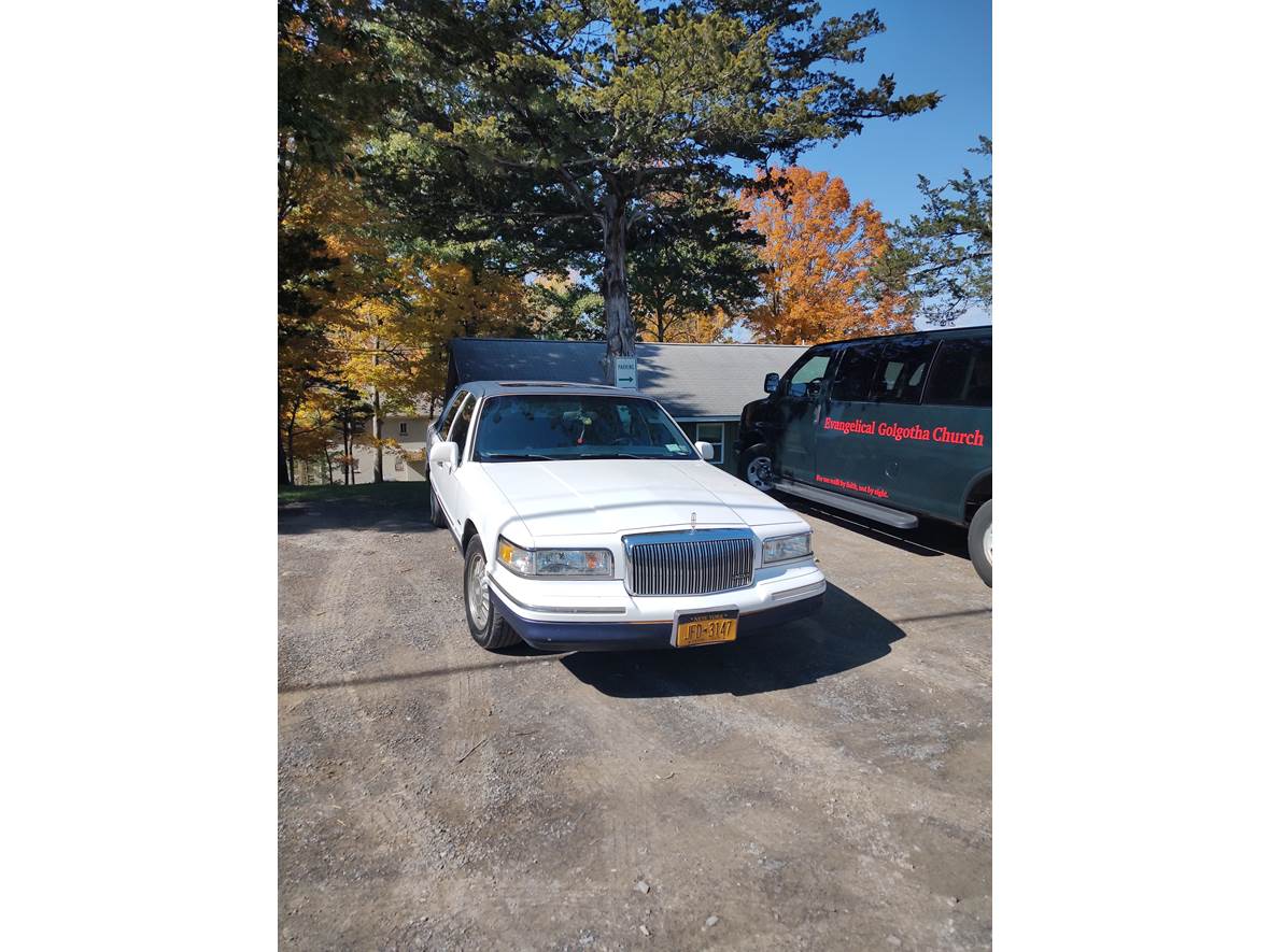 1996 Lincoln Town Car for sale by owner in Hopewell Junction