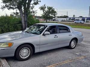 Gray 2001 Lincoln Town Car