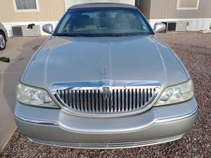 Silver 2003 Lincoln Town Car