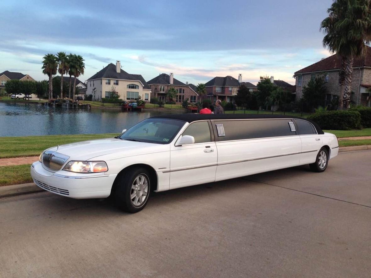 2008 Lincoln Town Car for sale by owner in Houston