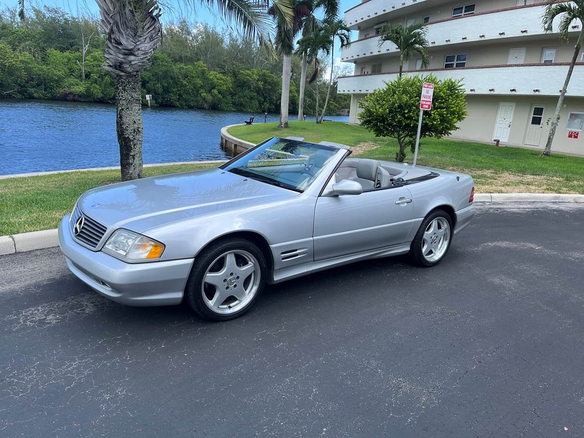 2021 Mercedes-Benz SL500 for sale by owner in Fort Lauderdale