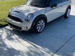 2013 MINI Cooper Clubman with White Exterior