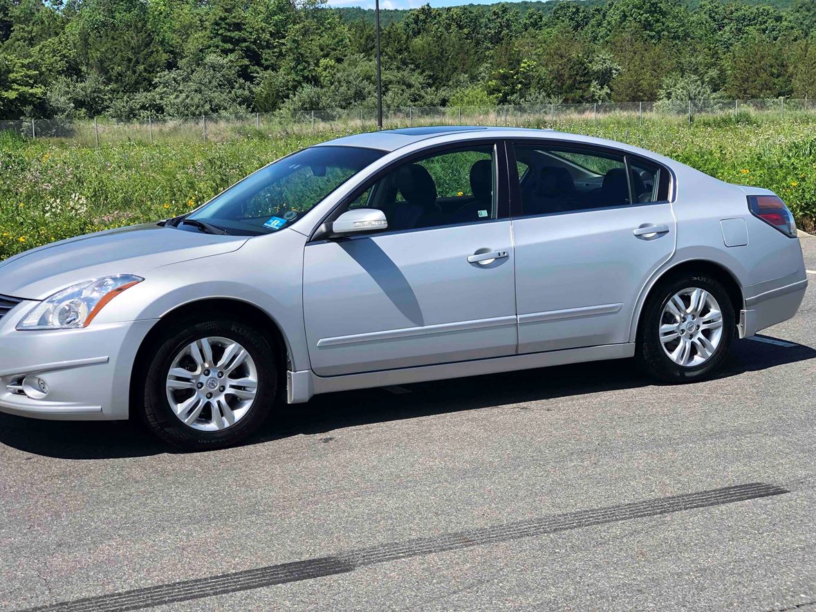2012 Nissan Altima for sale by owner in Hillsborough