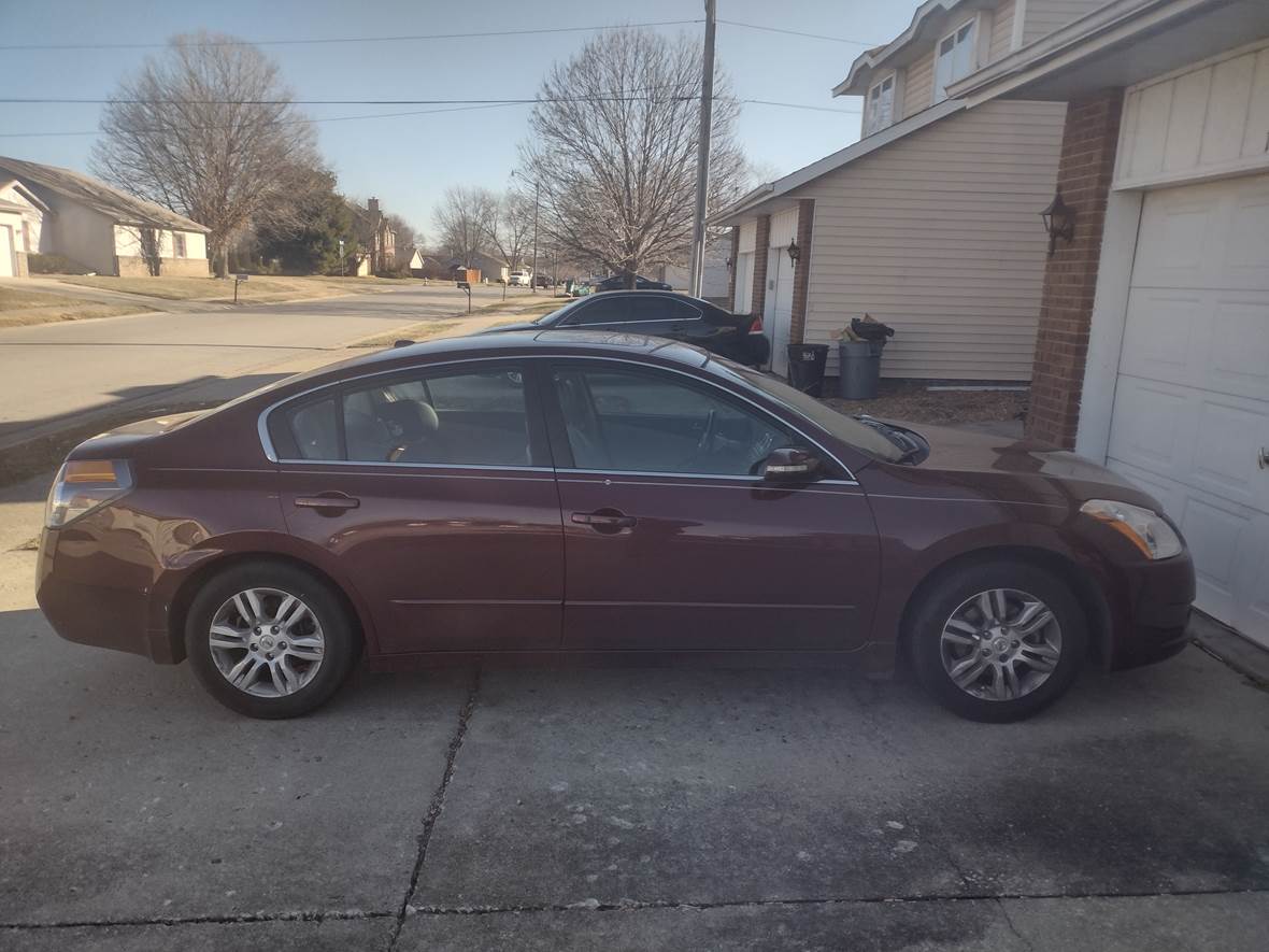 2012 Nissan Altima for sale by owner in Springfield