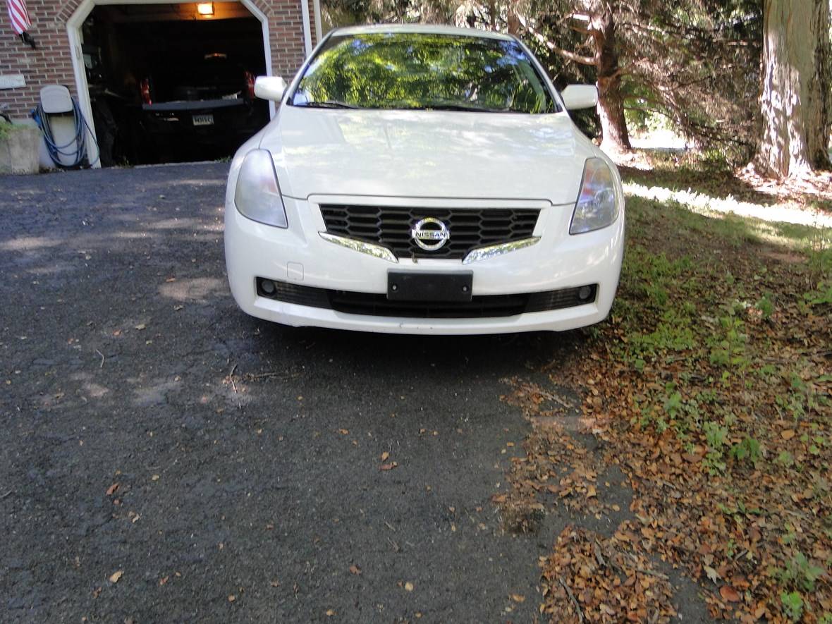 2009 Nissan coupe for sale by owner in Hamden