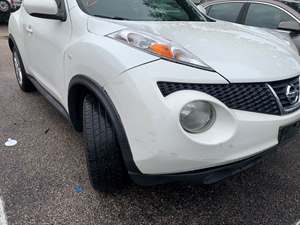 2013 Nissan Juke with White Exterior