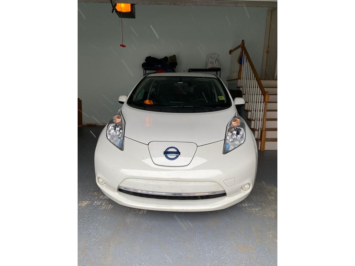 2015 Nissan Leaf for sale by owner in Duluth
