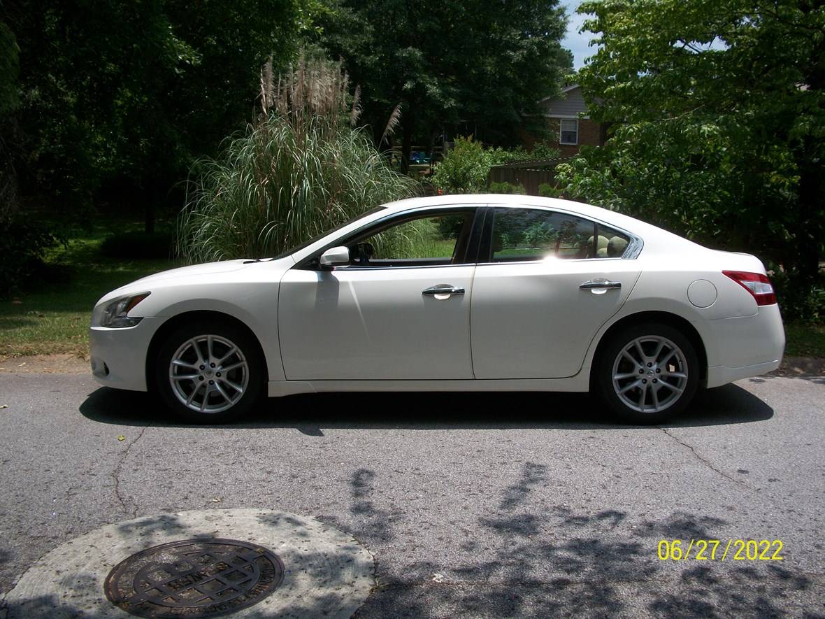 2011 Nissan Maxima for sale by owner in Lawrenceville