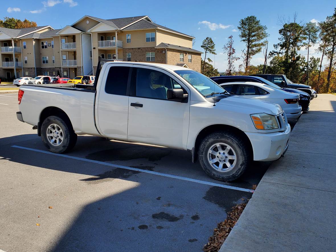 2004 Nissan Titan for sale by owner in Cleveland