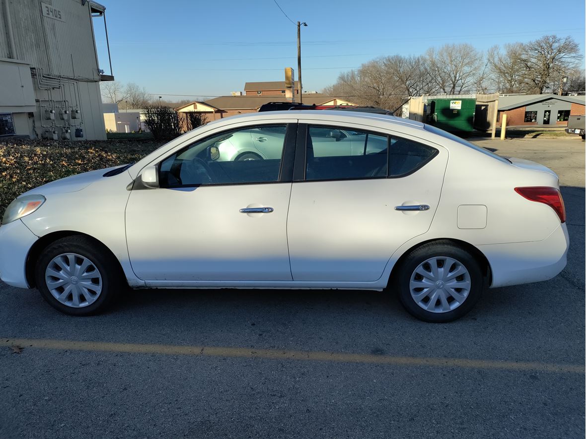 2012 Nissan Versa for sale by owner in Topeka