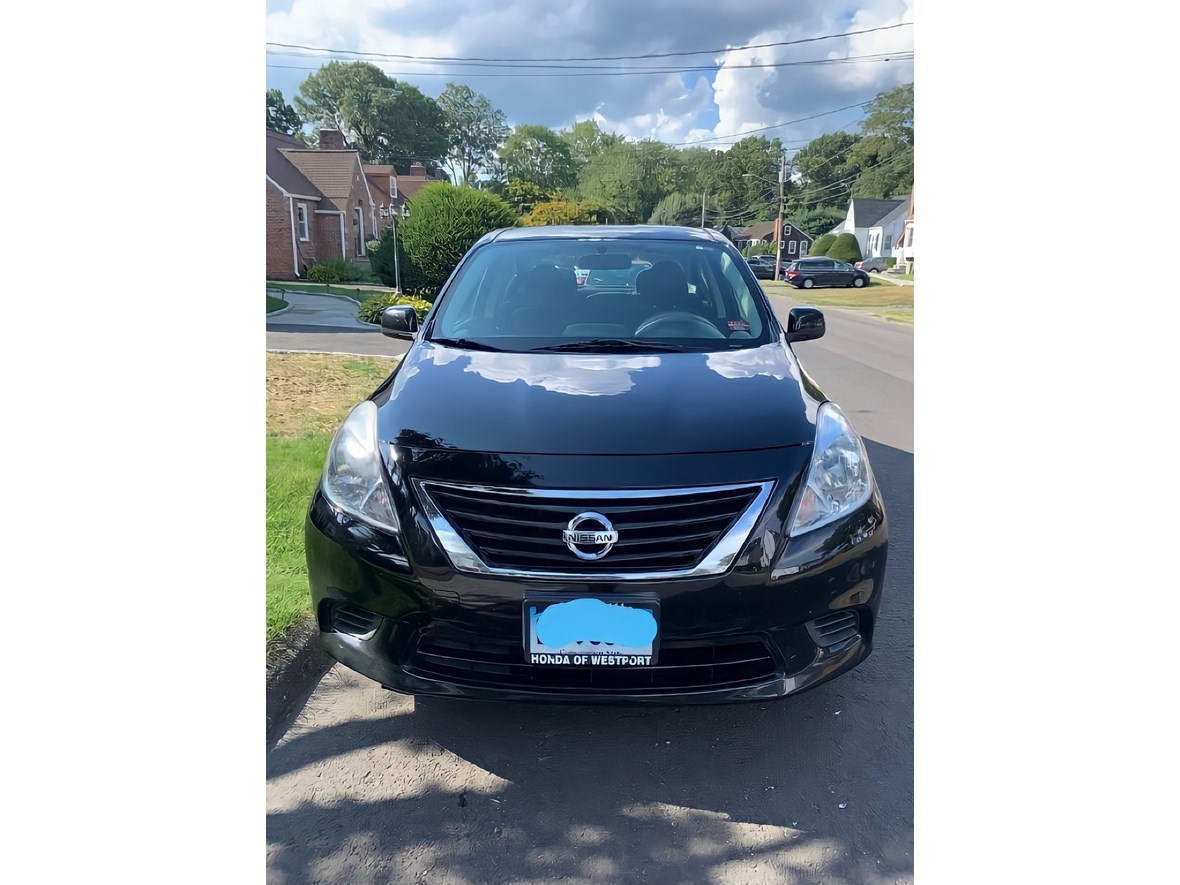 2013 Nissan Versa for sale by owner in Norwalk