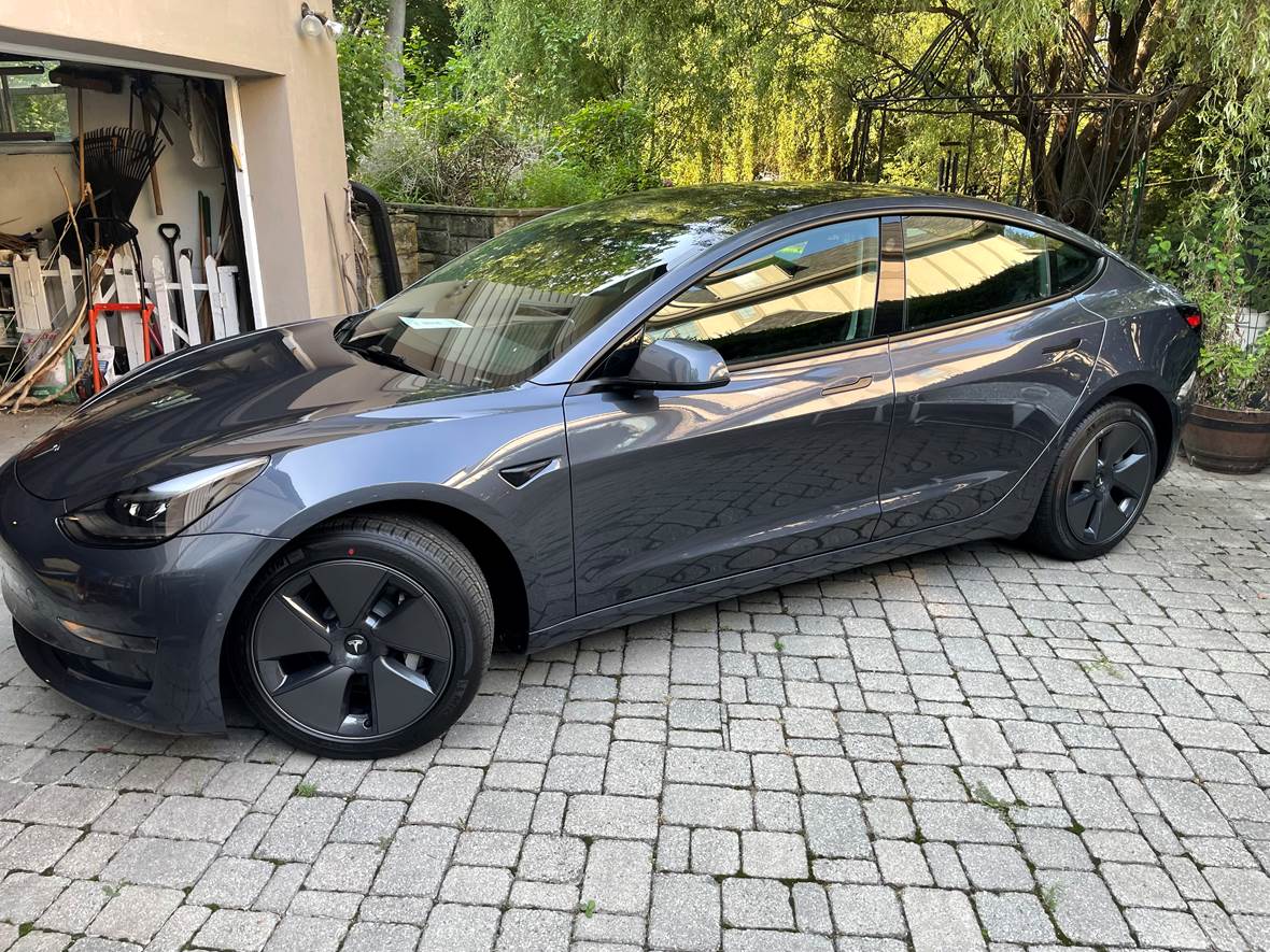 2022 Tesla Model 3 for sale by owner in Clifton