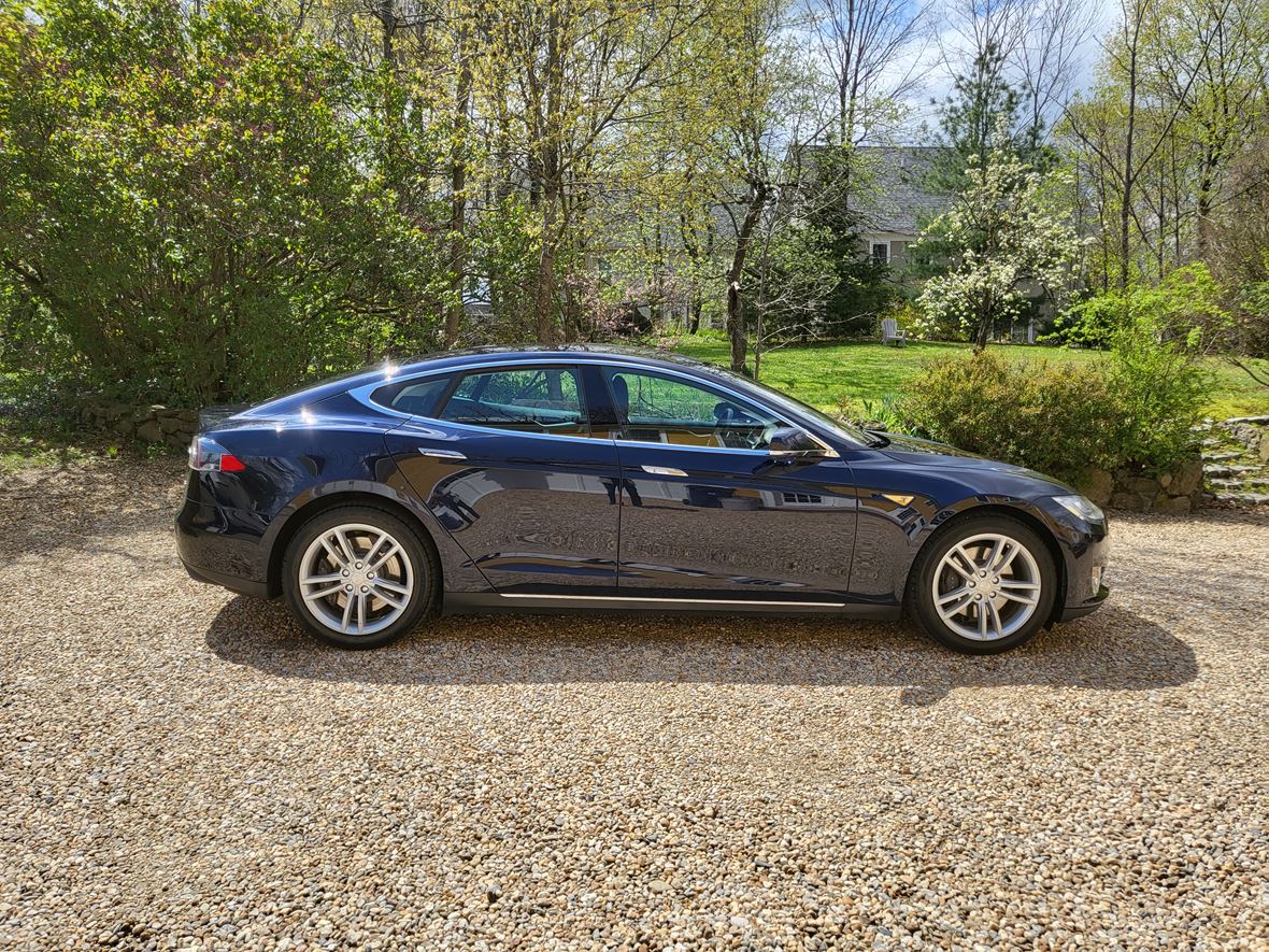 2013 Tesla Model S for sale by owner in Roxbury